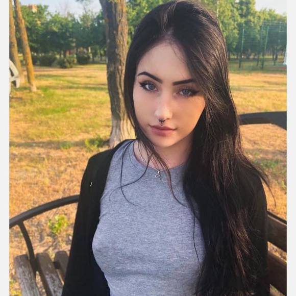 Profile Picture of Jessie Bellard (@jessiebellard) on Poshmark