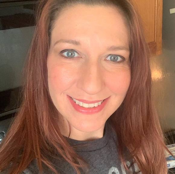 Profile Picture of Amanda Walters (@mamawalters) on Poshmark