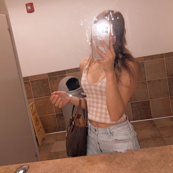 Profile Picture of Shantel Kretser (@shantelkretser) on Poshmark