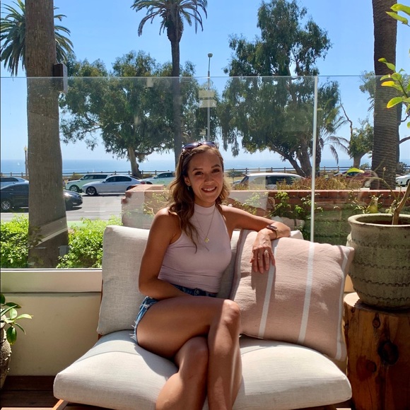 Profile Picture of Chloe Cooley (@chloescloset405) on Poshmark