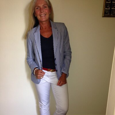 Profile Picture of Julia (@julia_bartlett) on Twitter