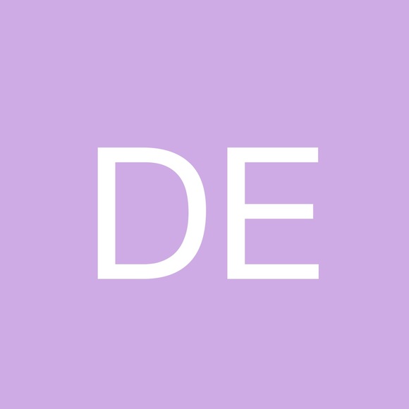 Profile Picture of Dianna Eiring (@diannaeiring) on Poshmark