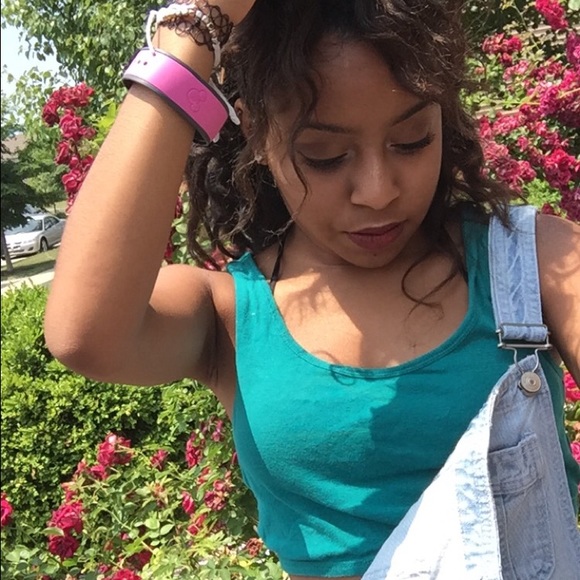 Profile Picture of Alexia Archer (@lexinextdoor) on Poshmark
