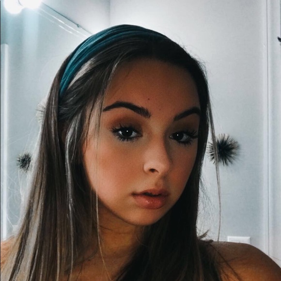 Profile Picture of Alexa Weir (@alexaweir914) on Poshmark