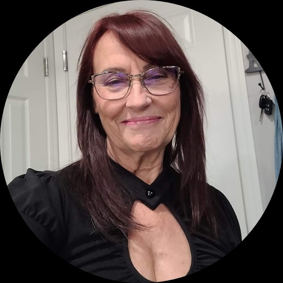 Profile Picture of Nancy Ressler (@nancyrslr) on Poshmark