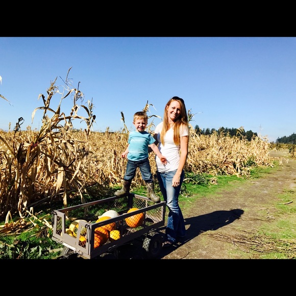 Profile Picture of Alisha Davey (@alisha007misty) on Poshmark