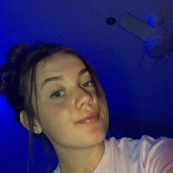 Profile Picture of Amber Irby (@amber101_) on Poshmark