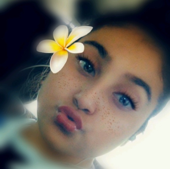 Profile Picture of Georgie Bermea (@glbermea20) on Poshmark