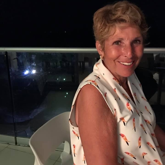 Profile Picture of Lin Constantine (@10297donde) on Poshmark