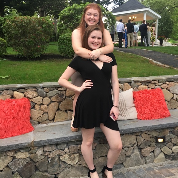 Profile Picture of Julianne Ryan (@julianneryan) on Poshmark