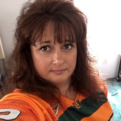 Profile Picture of Gwen Bush (@gwendixon1971) on Twitter