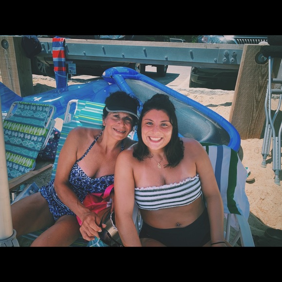 Profile Picture of Laura Kamide (@ljkamide55) on Poshmark