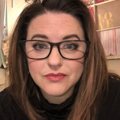 Profile Picture of Louise Knott Ahern (@weezwrites) on Twitter