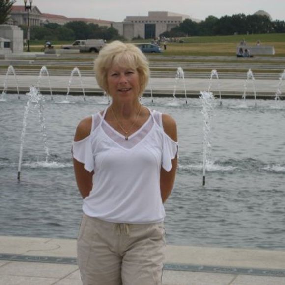 Profile Picture of Hallie Windt (@5143halliegirl) on Poshmark