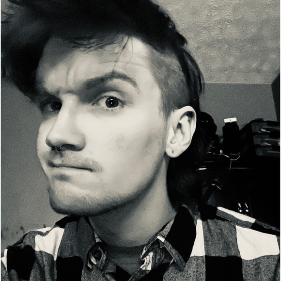 Profile Picture of Sam Crabtree (@samuelray740) on Poshmark