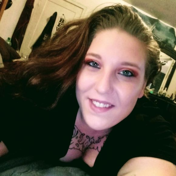 Profile Picture of Destiny Woolcott (@desimichele) on Poshmark