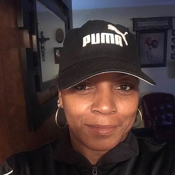 Profile Picture of Janet Greene (@klassictouch16) on Poshmark