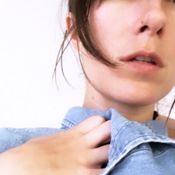 Profile Picture of Andra Ozburn (@deep_rest) on Poshmark