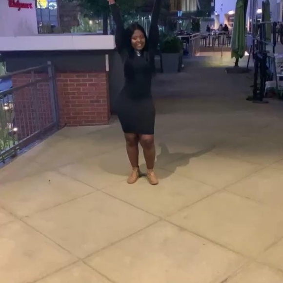 Profile Picture of Ewuramma Dinsey (@ewuramma_dinsey) on Poshmark