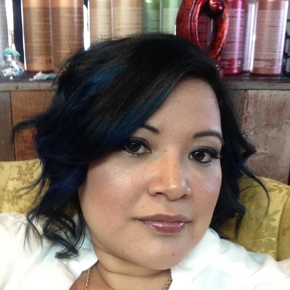 Profile Picture of Katherine Apelt (@katherineappelt) on Poshmark