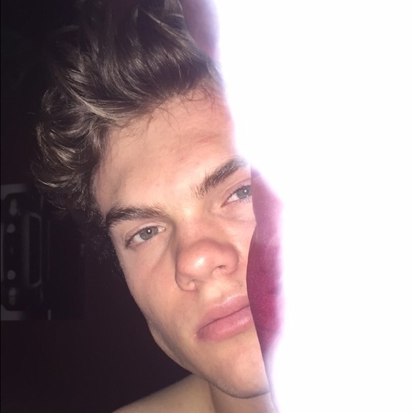 Bryce Bindley - Poshmark Profile Picture of Bryce Bindley (@howjer) on Poshmark