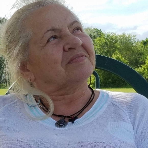 Profile Picture of Judith Quintero (@judthquintero) on Poshmark