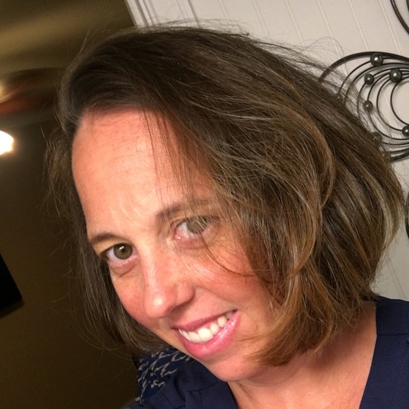 Profile Picture of Larisa Smith (@smithbrosmama) on Poshmark