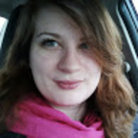 Profile Picture of Danielle Irish (@aylajayn) on Poshmark