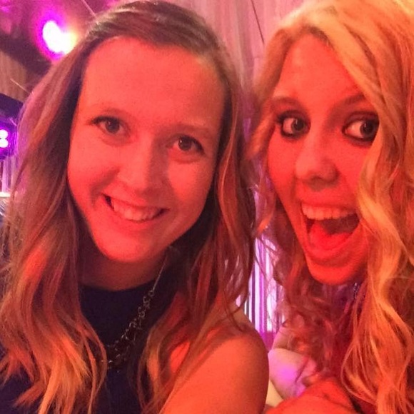 Profile Picture of Sam Schubert (@samschubie) on Poshmark