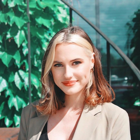 Profile Picture of Alison Campbell (@alicampb) on Poshmark