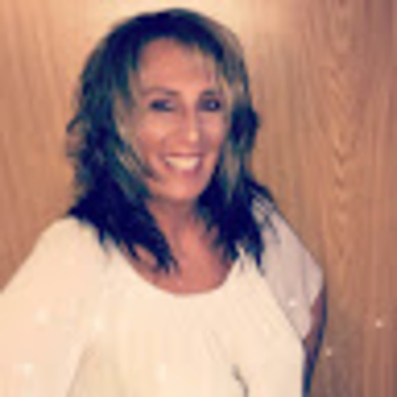 Profile Picture of Melinda Bonschmit (@m_bonschmit) on Poshmark