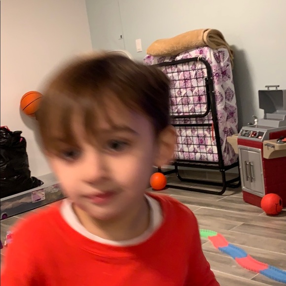 Profile Picture of Ronny Leviov (@leviov92) on Poshmark