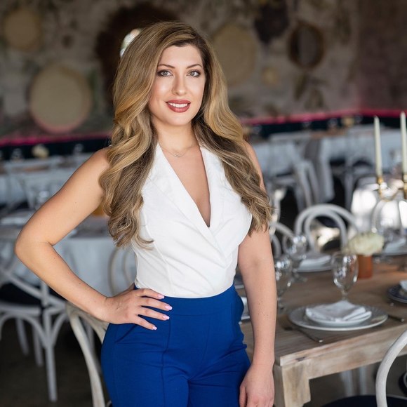 Profile Picture of Amelia Sofis (@ameliasofis) on Poshmark