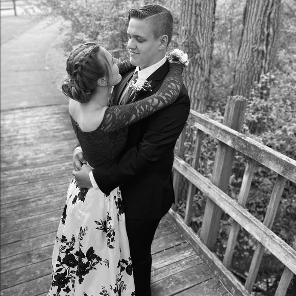 Profile Picture of Shalynn Iott (@shayiott) on Poshmark