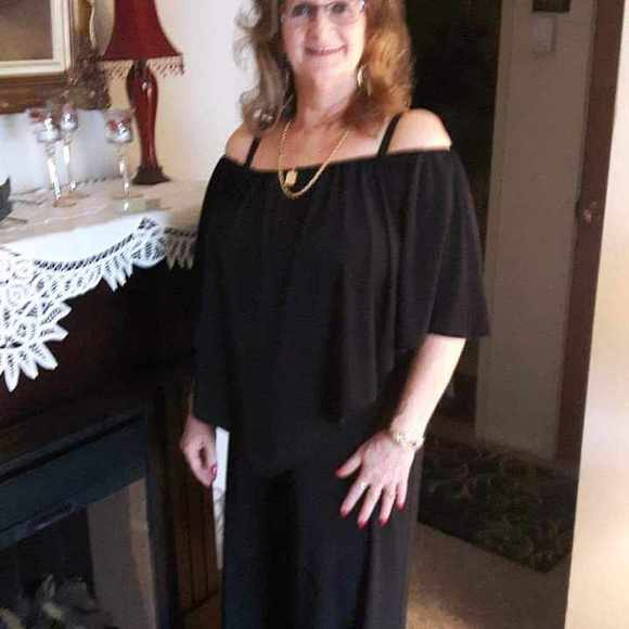 Profile Picture of Lorraine Udell (@lorraineudell) on Poshmark
