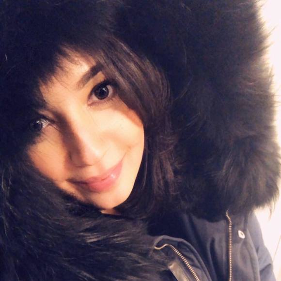 Profile Picture of Elaheh Vahedi (@elahehvahedi) on Poshmark