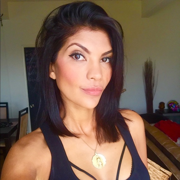 Profile Picture of Genesis Rendon (@modgal) on Poshmark