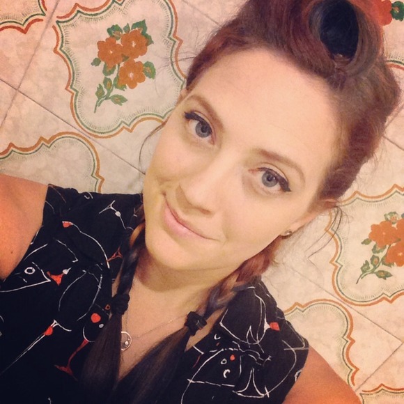 Profile Picture of Caitlin Boyce (@caitsb20) on Poshmark