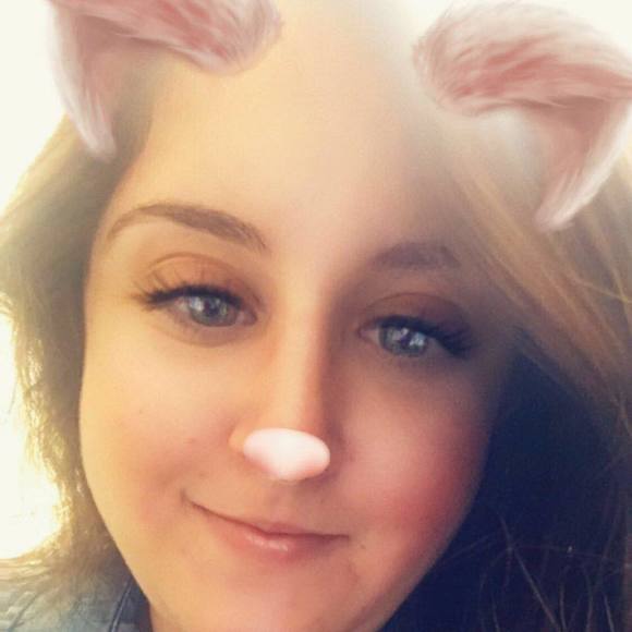 Profile Picture of Hailey Harkness (@2242helix) on Poshmark