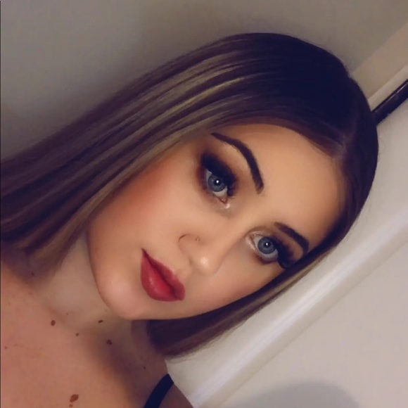 Profile Picture of Alexis Moulton (@alexism1997001) on Poshmark