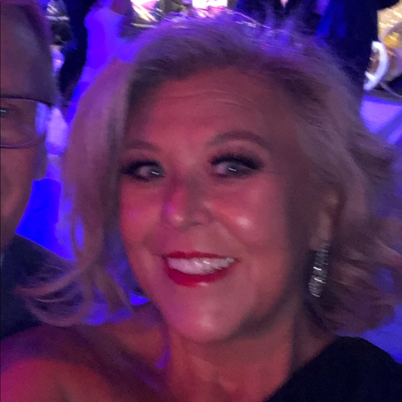 Profile Picture of Tina Keating (@tinakeating717) on Poshmark