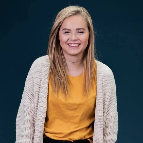 Emma Goodall - Poshmark Profile Picture of Emma Goodall (@emmagoodall_) on Poshmark