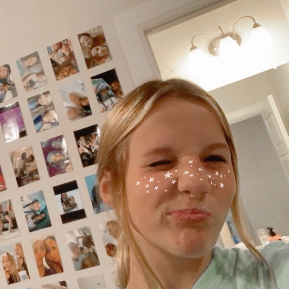 Profile Picture of Avery Engwer (@avery_engwer) on Poshmark