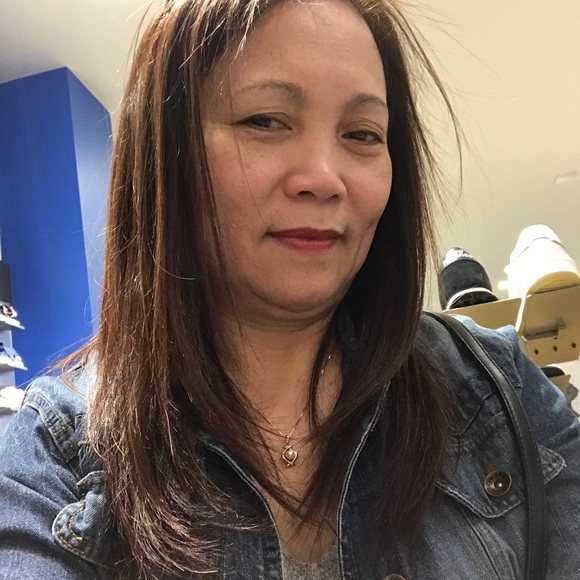 Profile Picture of Marie Edora (@mariaedora) on Poshmark