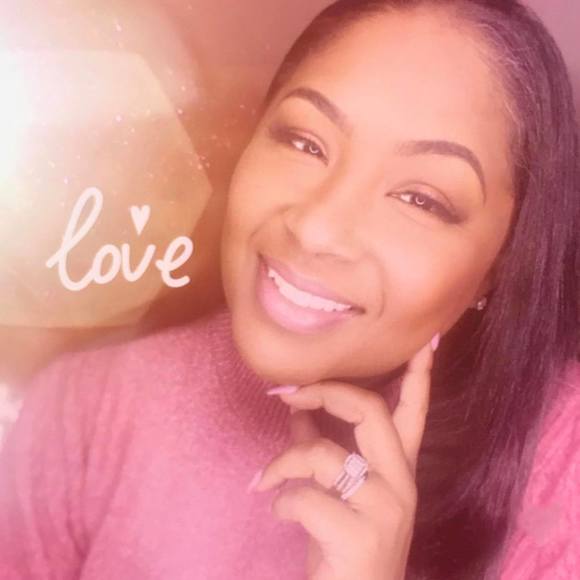 Profile Picture of Dawn Sims (@spalashme) on Poshmark