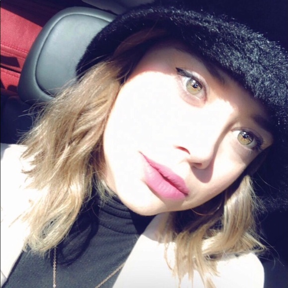 Profile Picture of Courtney Jaycox (@courtney_jaycox) on Poshmark