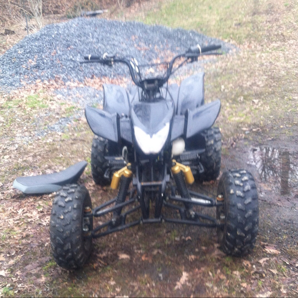 Profile Picture of Hunter Slavinsky (@imbrainiac) on Poshmark