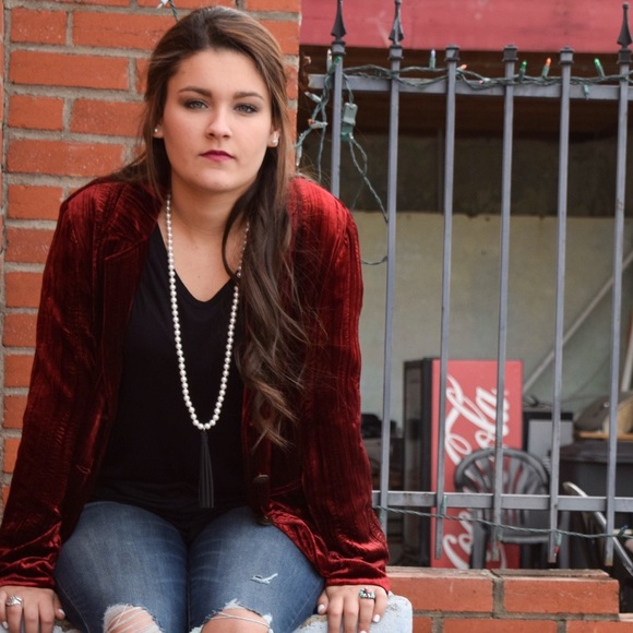 Profile Picture of Taycee Aragon (@aragotay1021) on Poshmark