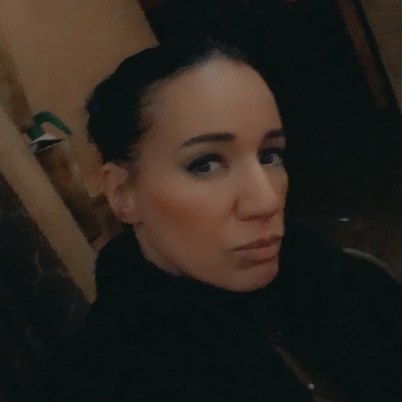Profile Picture of Fatima Bensalah (@fbensalah) on Poshmark