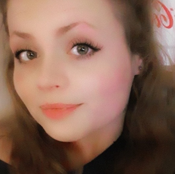 Profile Picture of Sarah Szpak (@sarahszpak86) on Poshmark